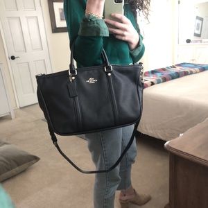 Brand NEW!! NAVY COACH CENTRAL SATCHEL. GORGEOUS PEBBLE LEATHER - F55662.